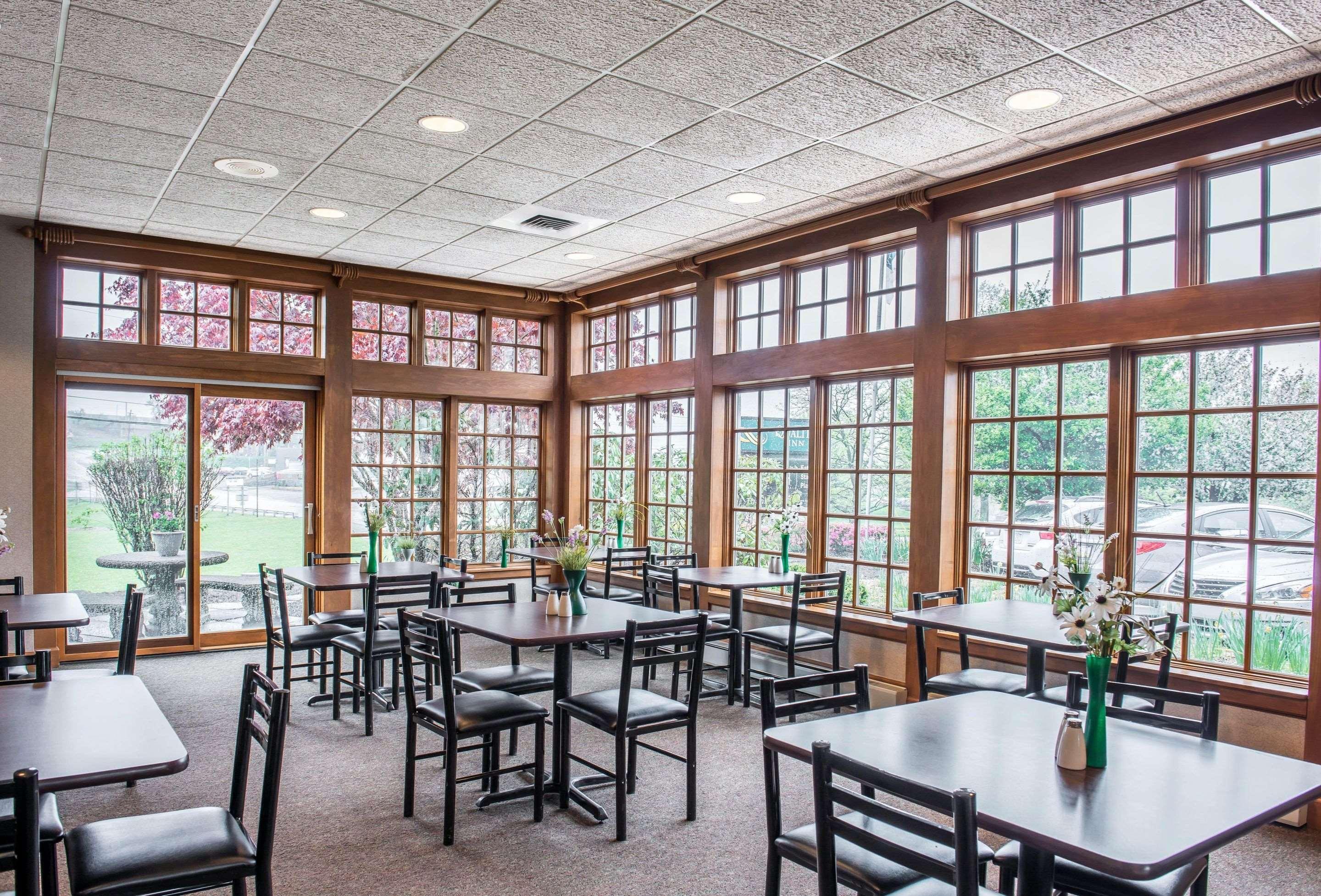 Quality Inn Pittsburgh Airport Oakdale Exterior foto