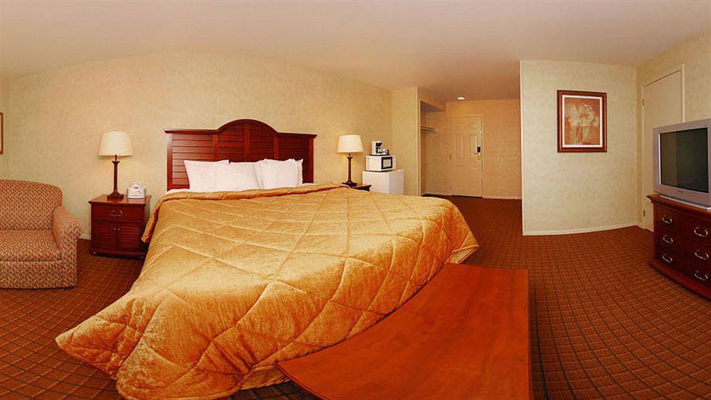 Quality Inn Pittsburgh Airport Oakdale Exterior foto